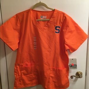NWT Womder wink  scrub top